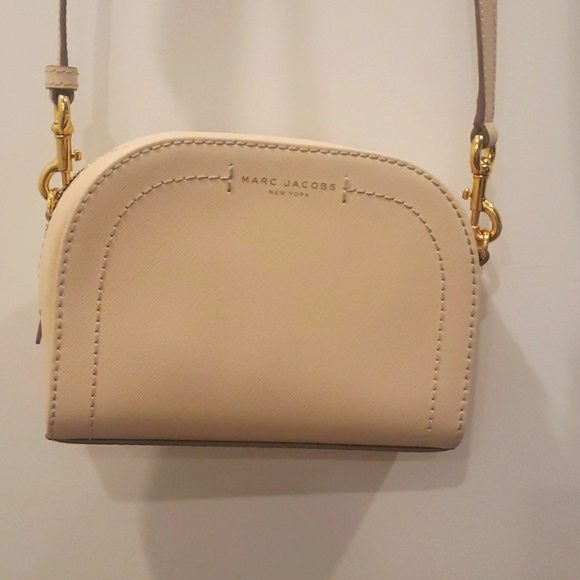Marc Jacobs Handbags - Marc Jacobs Crossbody bag like new